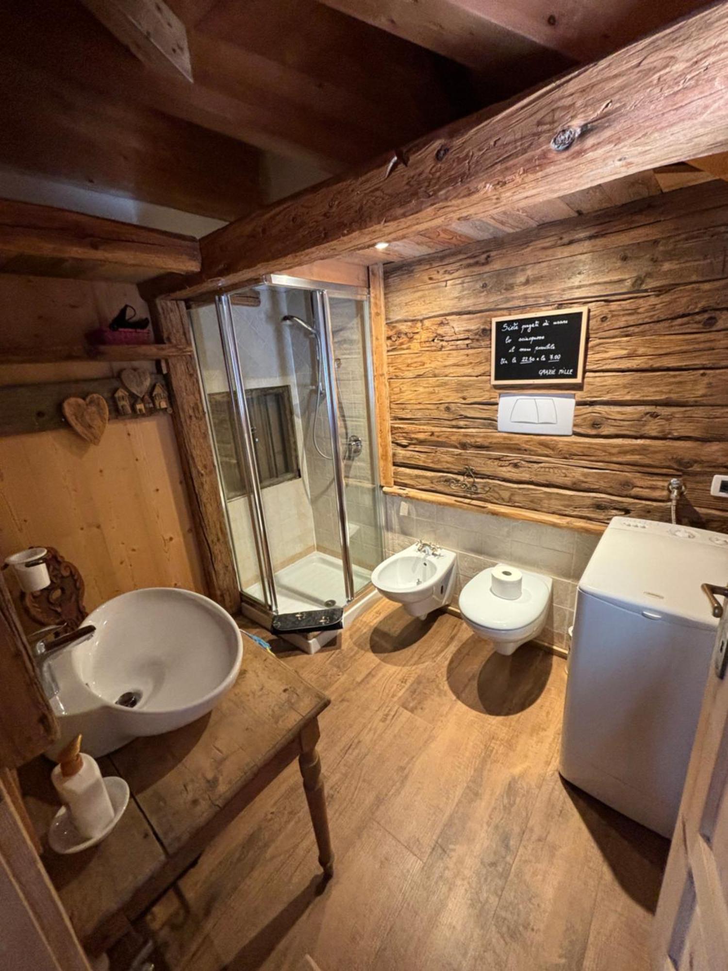 La Tana Dell'Orso Apartment Campitello di Fassa Luaran gambar