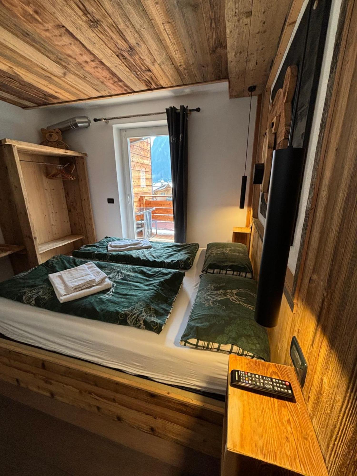 La Tana Dell'Orso Apartment Campitello di Fassa Luaran gambar