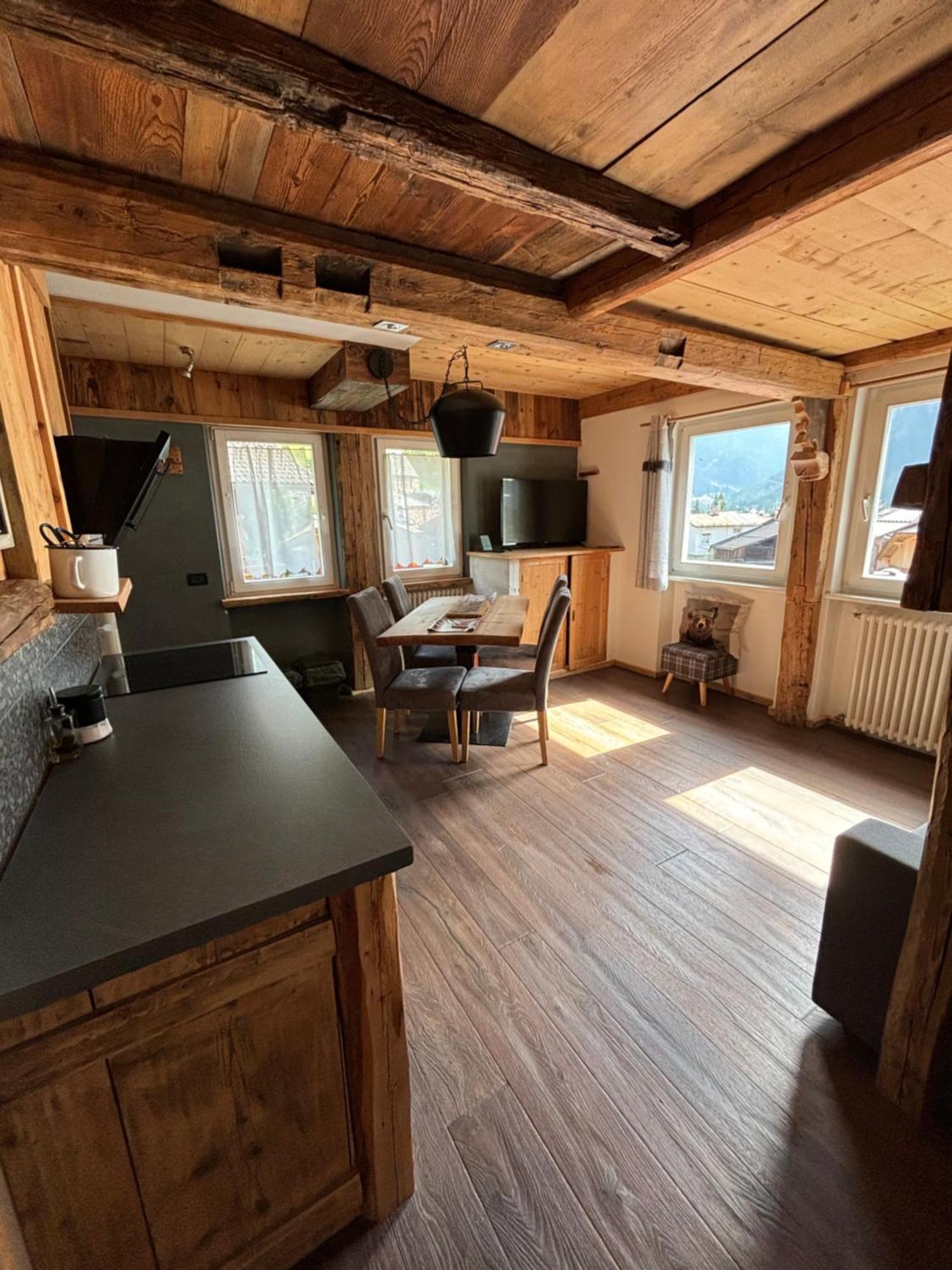 La Tana Dell'Orso Apartment Campitello di Fassa Luaran gambar
